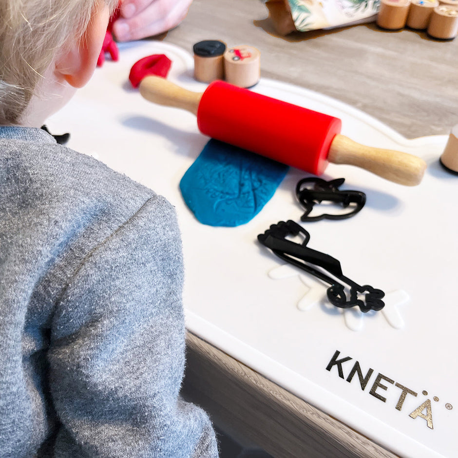 Uitsteekvormpjes, Kneta, in gebruik