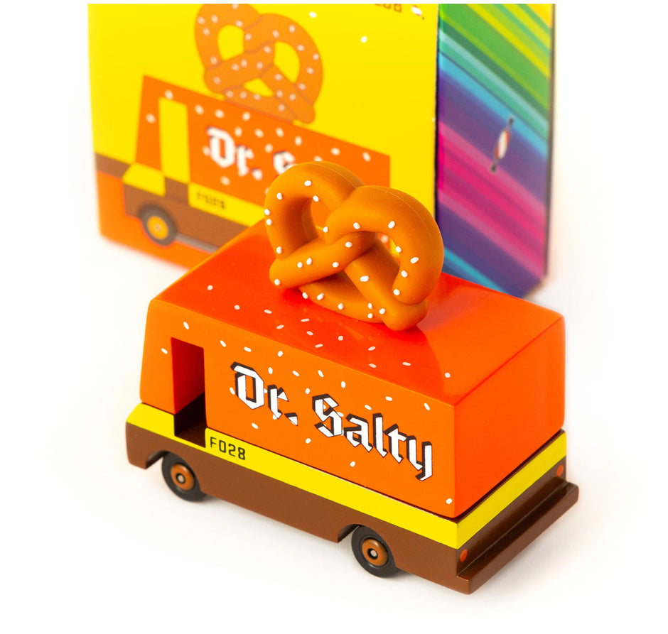 Houten speelgoedbusje met pretzel-thema, Candycar, detailfoto
