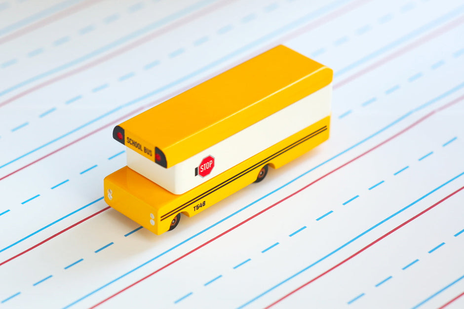 Houten schoolbus, Candycar, in gebruik