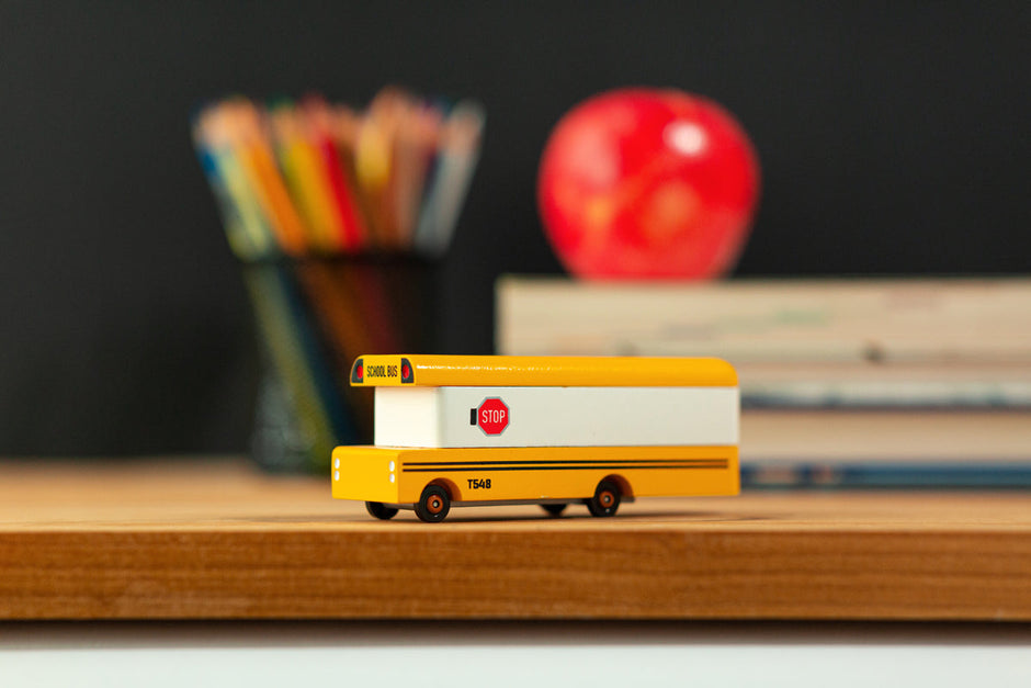 Houten schoolbus, Candycar, in gebruik