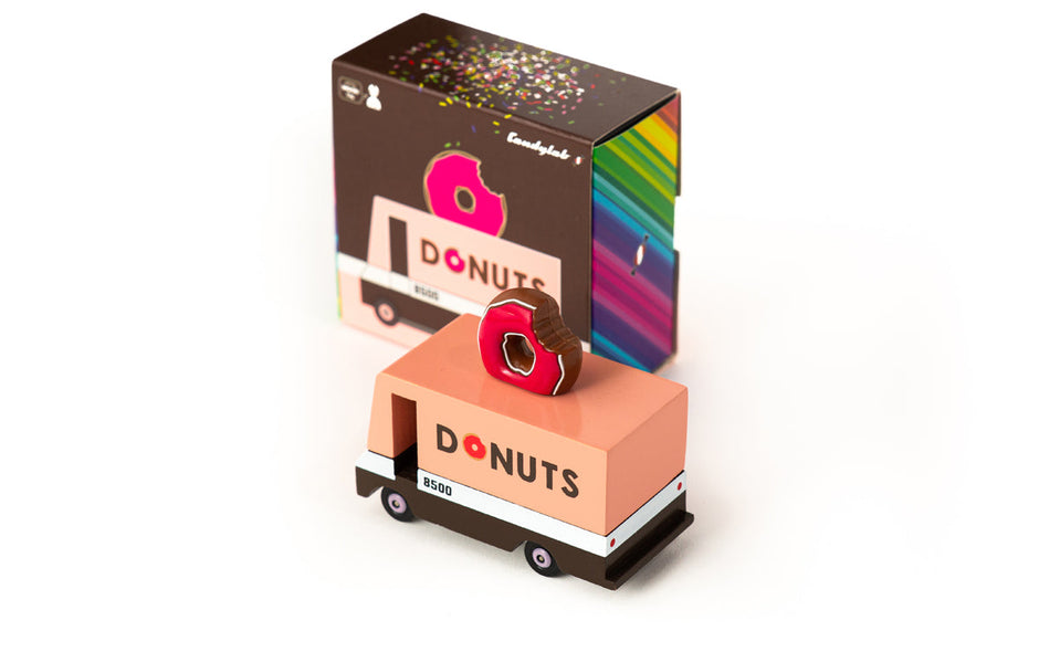 Houten speelgoedauto met donut-thema, Candycar, detailfoto