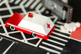 Houten speelgoedambulance, Candycar, in gebruik