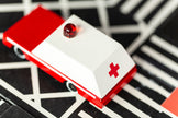 Houten speelgoedambulance, Candycar, in gebruik