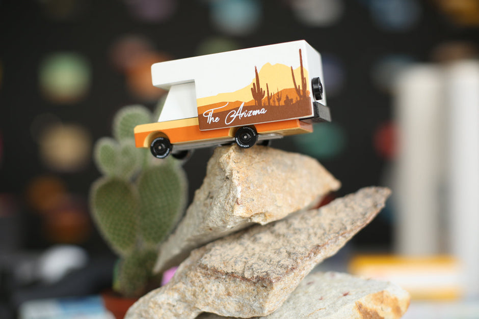 Houten speelgoedcamper, Candycar, in gebruik