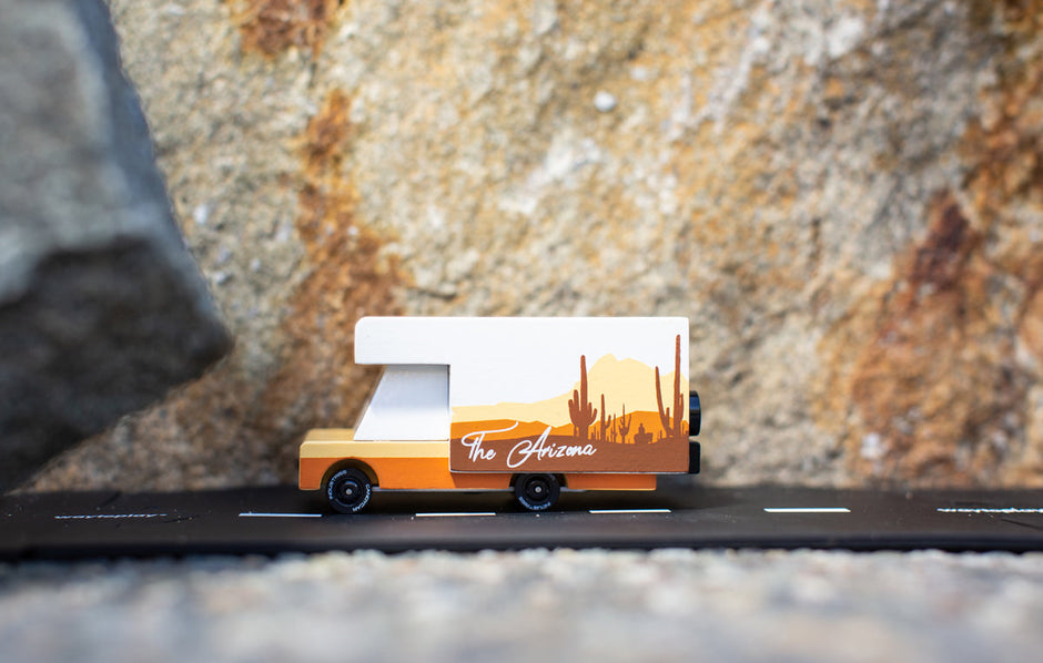Houten speelgoedcamper, Candycar, in gebruik