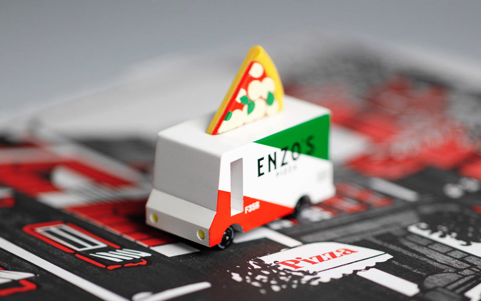 Houten pizzawagen, Candycar, in gebruik