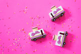 Houten speelgoedbusje met cupcake-thema, Candycar, in gebruik