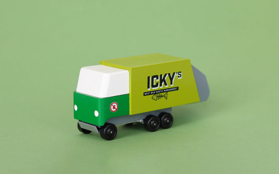 Houten vuilniswagen, Candycar, in gebruik