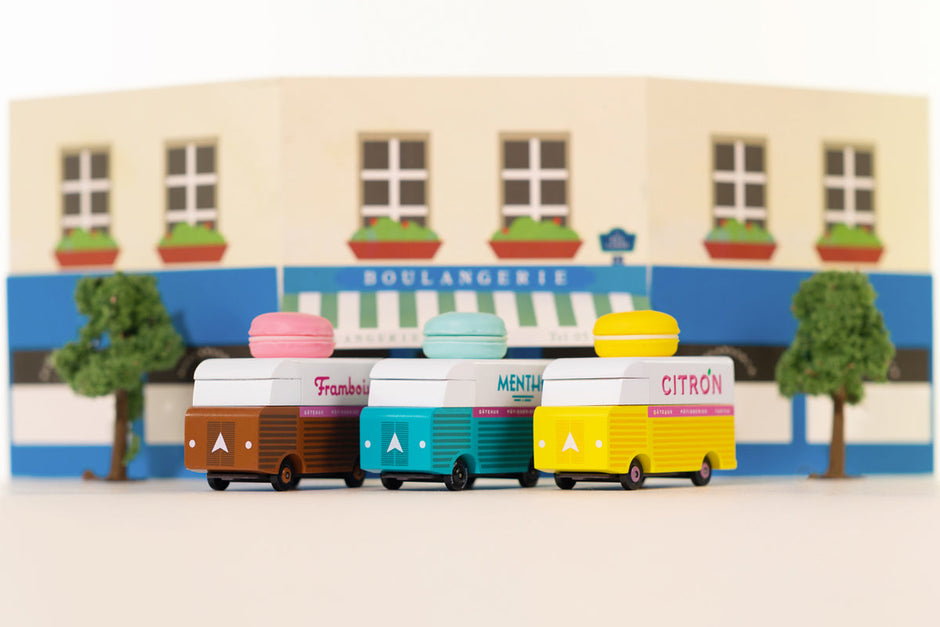 Houten speelgoedbusje, Candycar, in gebruik