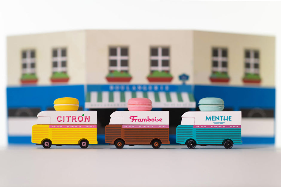Houten speelgoedbusje, Candycar, in gebruik