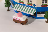 Houten speelgoedbusje, Candycar, in gebruik