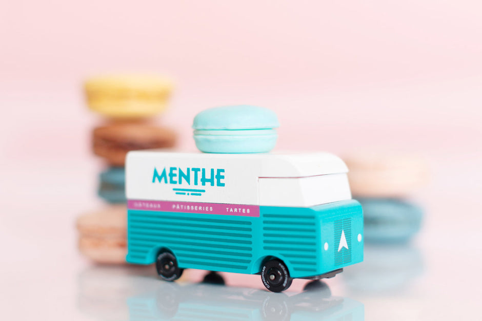 Houten speelgoedbusje, Candycar, in gebruik