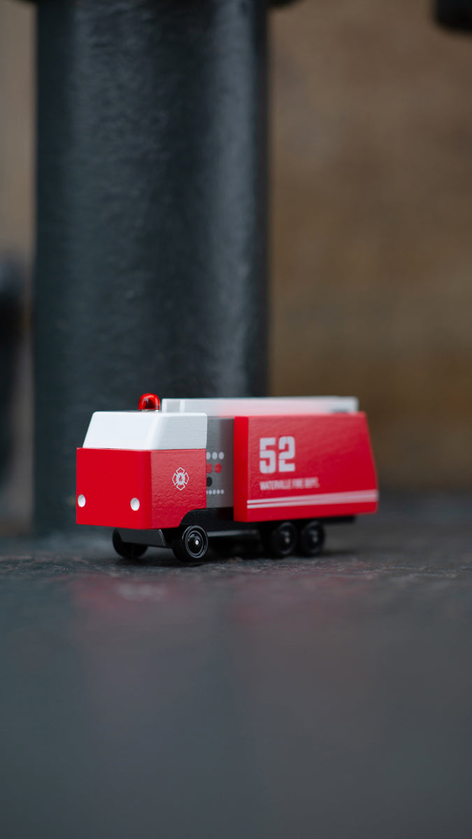 Houten brandweerwagen, Candycar, in gebruik