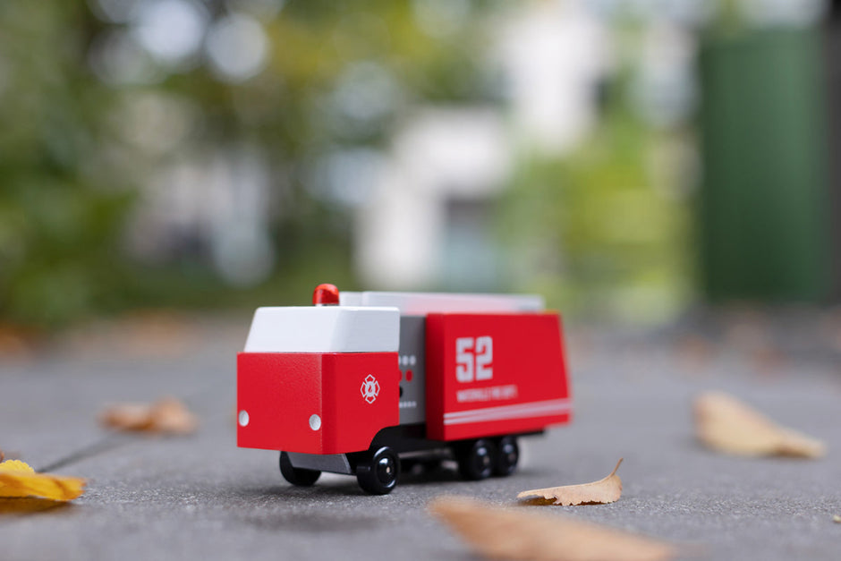 Houten brandweerwagen, Candycar, in gebruik